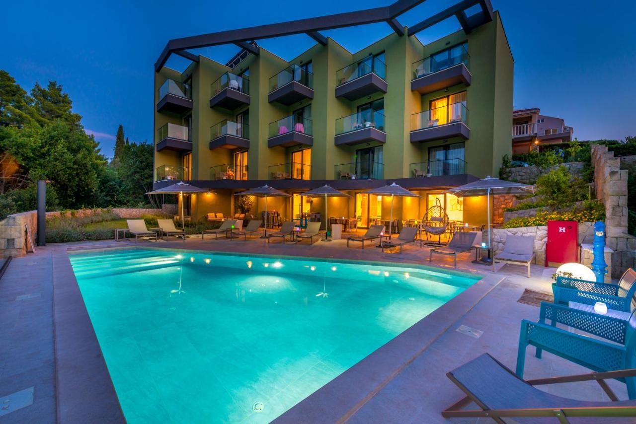 קאבטאט Hotel Seventh מראה חיצוני תמונה